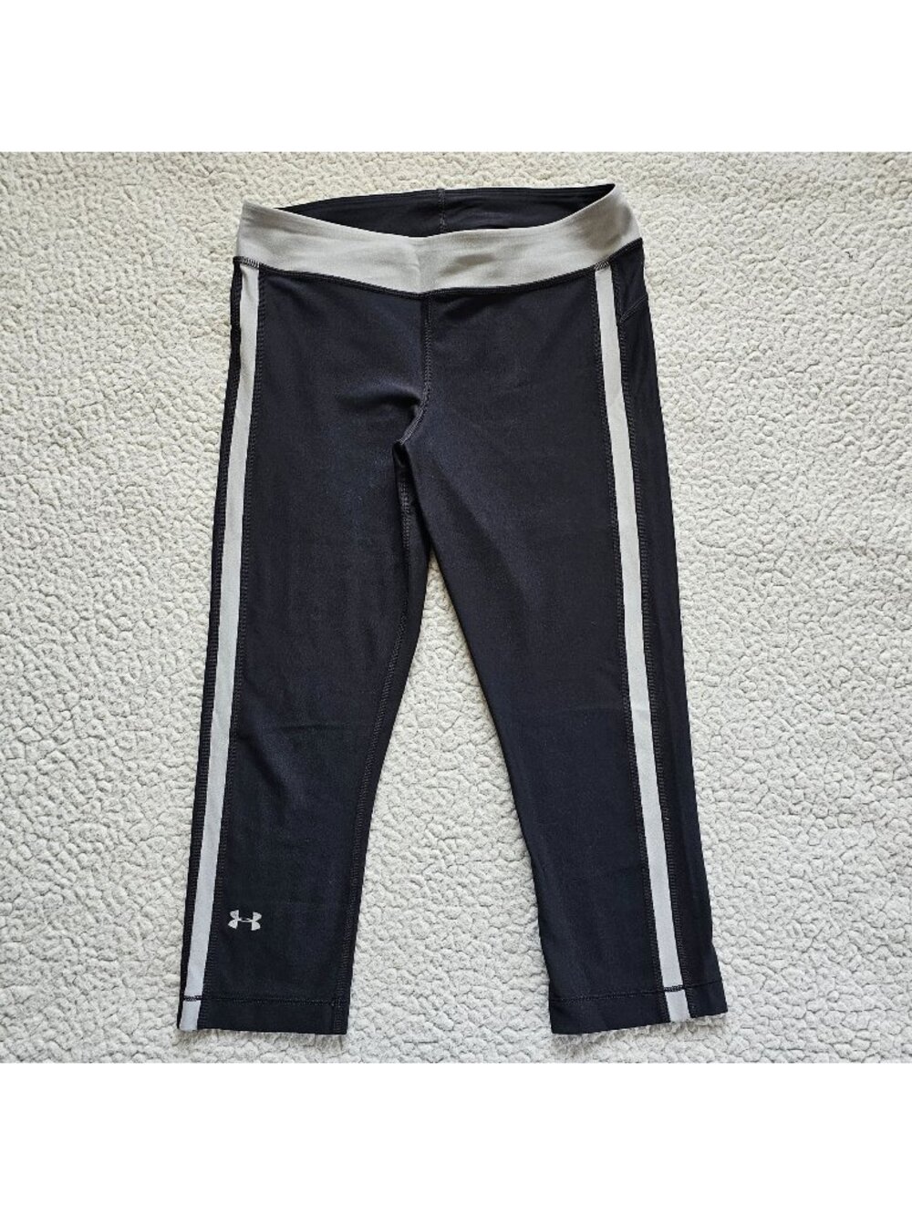 Womens M Under Armour HeatGear Compression Black Gray Capris